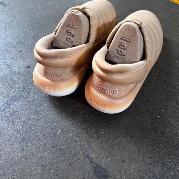 Shoes (Jet Puff) - Picture 4 of 6